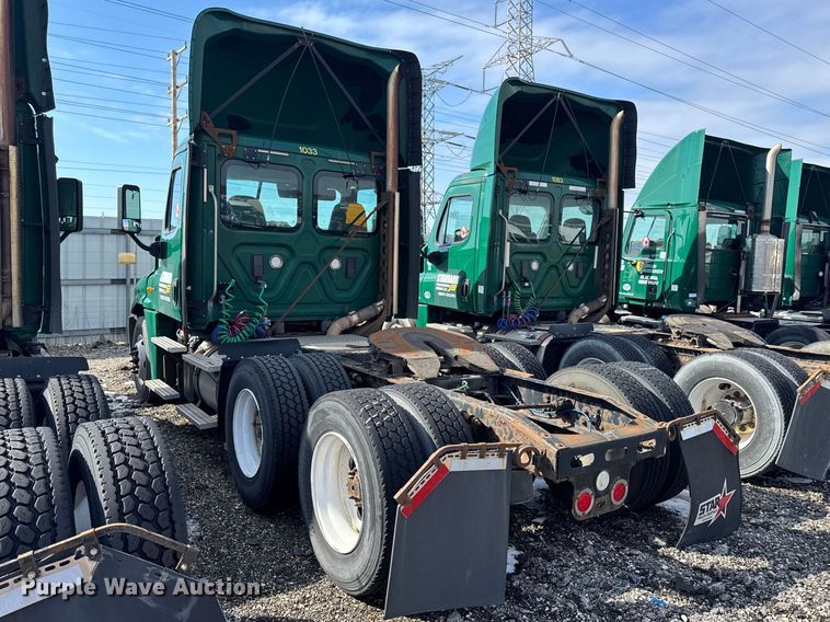 image for item YA2327 2017 Freightliner Cascadia 125 semi truck