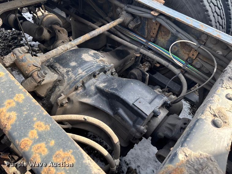 image for item YA2327 2017 Freightliner Cascadia 125 semi truck