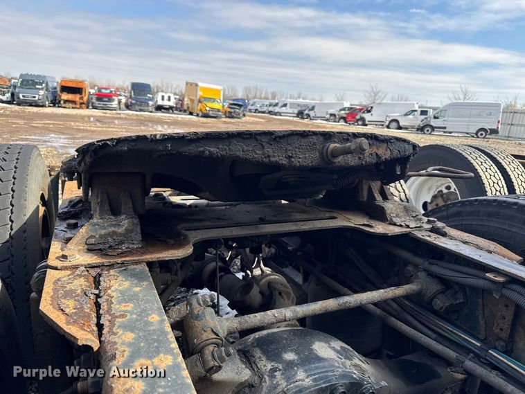 image for item YA2327 2017 Freightliner Cascadia 125 semi truck