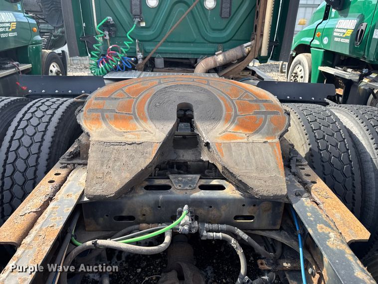 image for item YA2327 2017 Freightliner Cascadia 125 semi truck