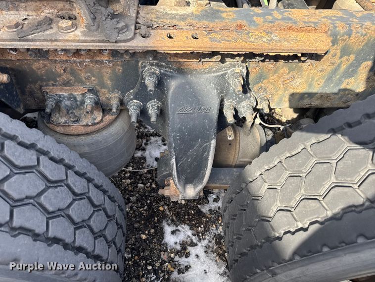 image for item YA2327 2017 Freightliner Cascadia 125 semi truck