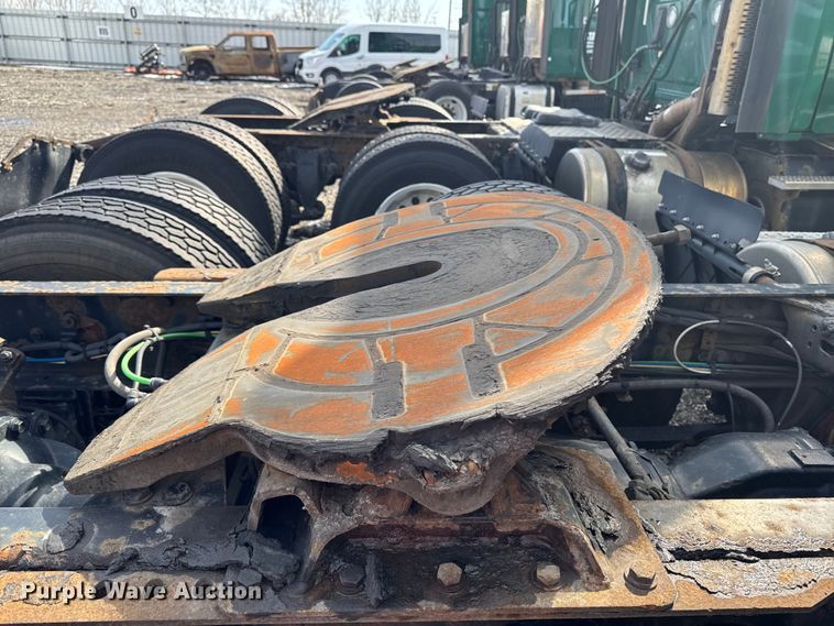 image for item YA2327 2017 Freightliner Cascadia 125 semi truck