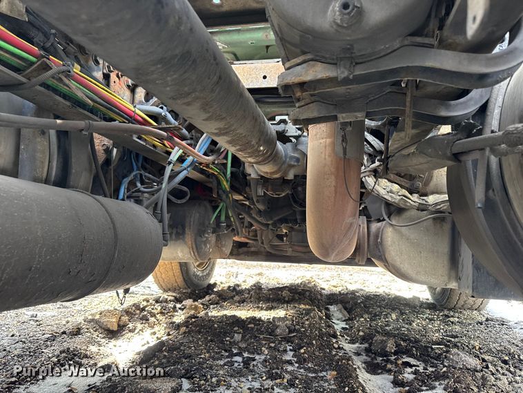 image for item YA2327 2017 Freightliner Cascadia 125 semi truck