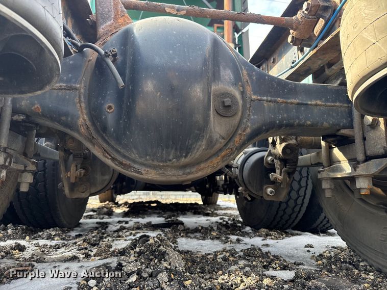 image for item YA2327 2017 Freightliner Cascadia 125 semi truck