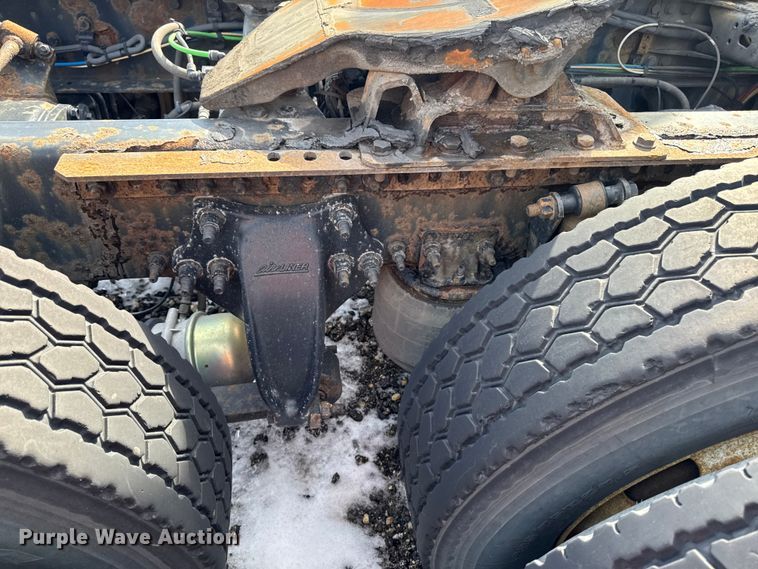 image for item YA2327 2017 Freightliner Cascadia 125 semi truck