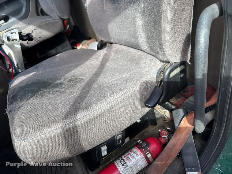 image for item YA2327 2017 Freightliner Cascadia 125 semi truck