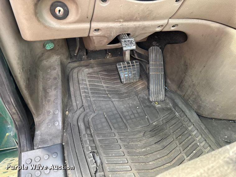 image for item YA2327 2017 Freightliner Cascadia 125 semi truck