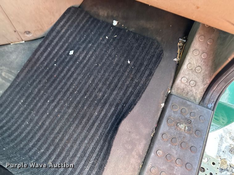 image for item YA2327 2017 Freightliner Cascadia 125 semi truck