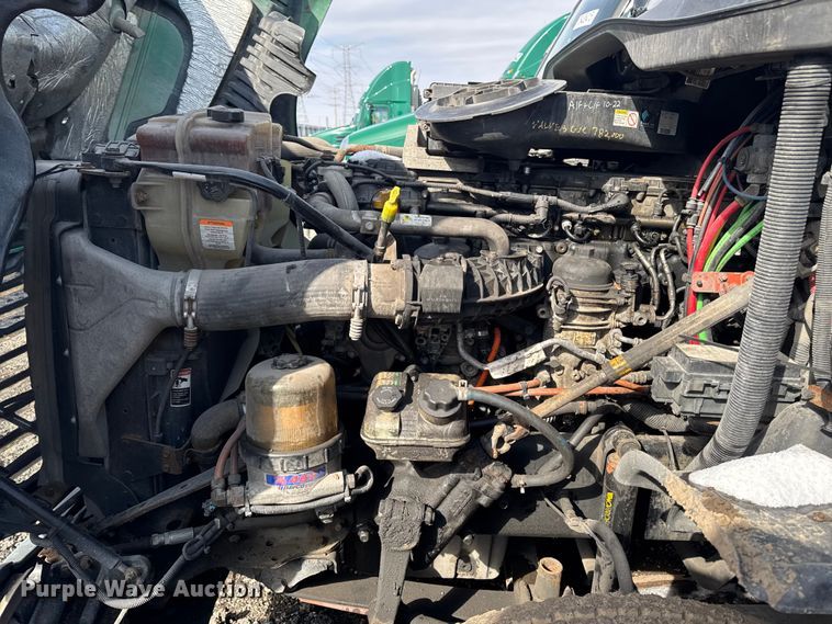 image for item YA2327 2017 Freightliner Cascadia 125 semi truck