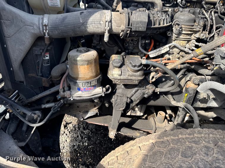 image for item YA2327 2017 Freightliner Cascadia 125 semi truck