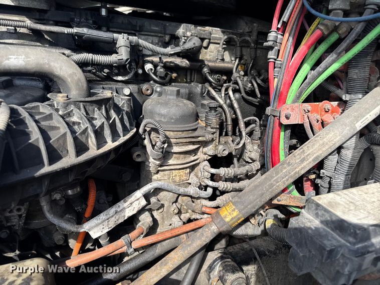 image for item YA2327 2017 Freightliner Cascadia 125 semi truck