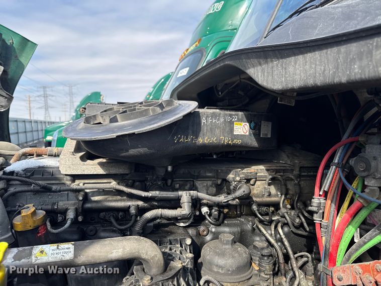 image for item YA2327 2017 Freightliner Cascadia 125 semi truck