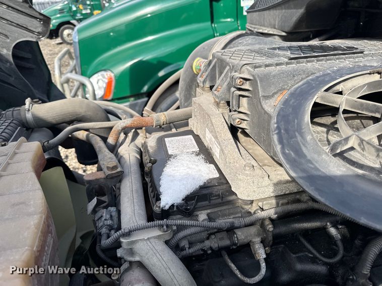 image for item YA2327 2017 Freightliner Cascadia 125 semi truck