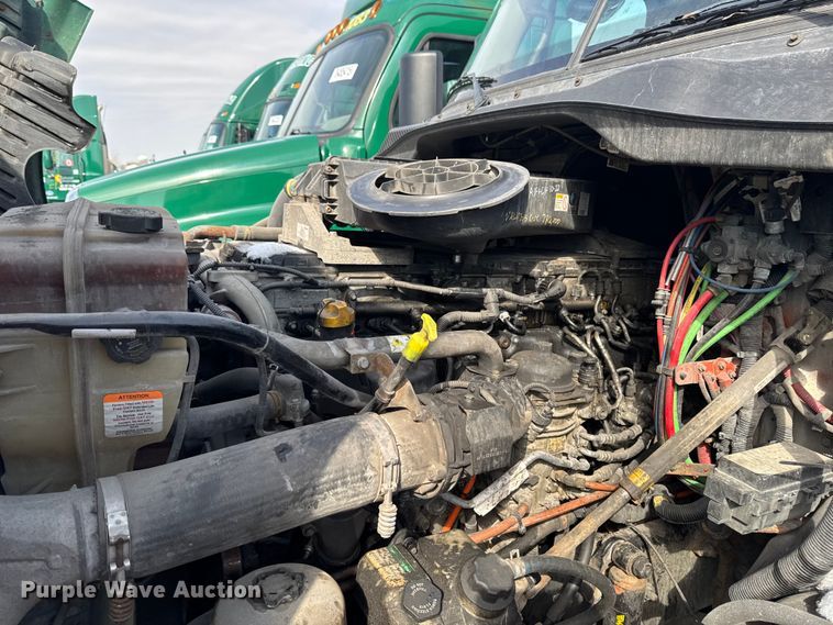 image for item YA2327 2017 Freightliner Cascadia 125 semi truck