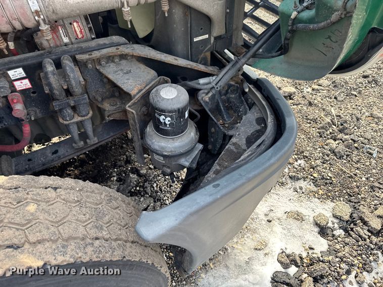 image for item YA2327 2017 Freightliner Cascadia 125 semi truck