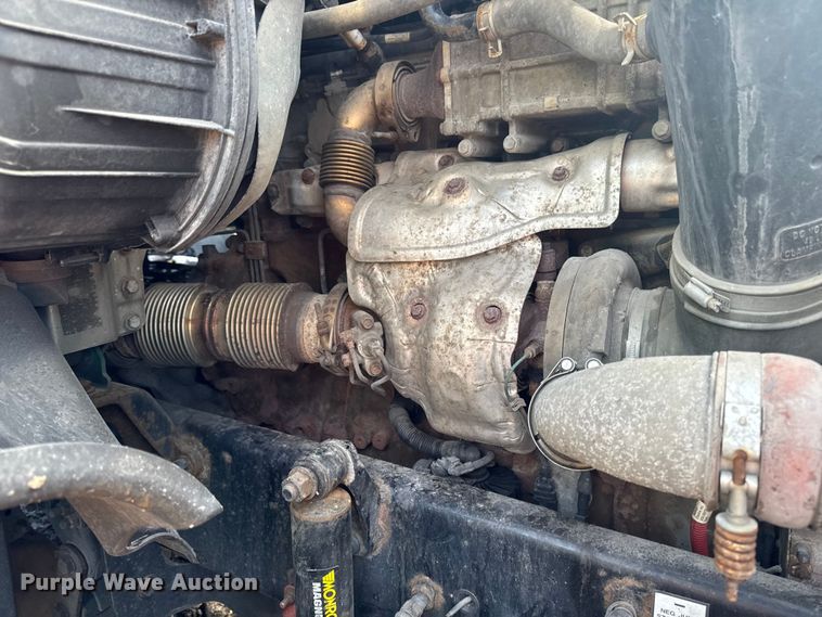 image for item YA2327 2017 Freightliner Cascadia 125 semi truck