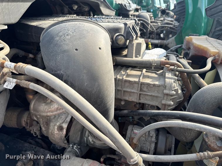 image for item YA2327 2017 Freightliner Cascadia 125 semi truck