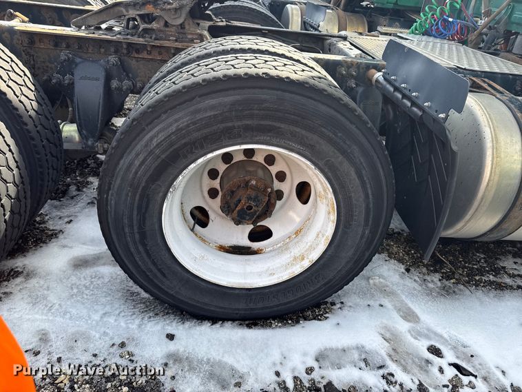 image for item YA2327 2017 Freightliner Cascadia 125 semi truck