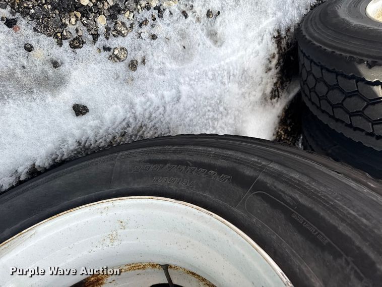 image for item YA2327 2017 Freightliner Cascadia 125 semi truck