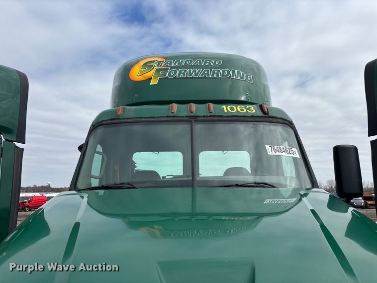 image for item YA2328 2017 Freightliner Cascadia 125 semi truck