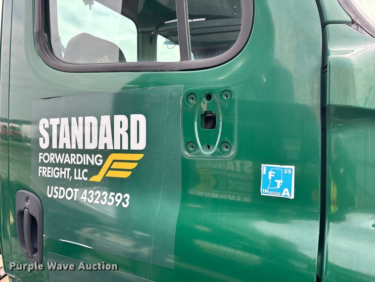 image for item YA2328 2017 Freightliner Cascadia 125 semi truck