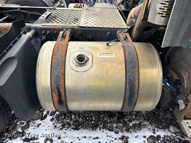 image for item YA2328 2017 Freightliner Cascadia 125 semi truck