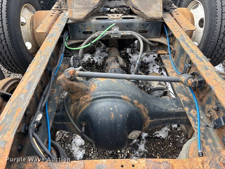 image for item YA2328 2017 Freightliner Cascadia 125 semi truck