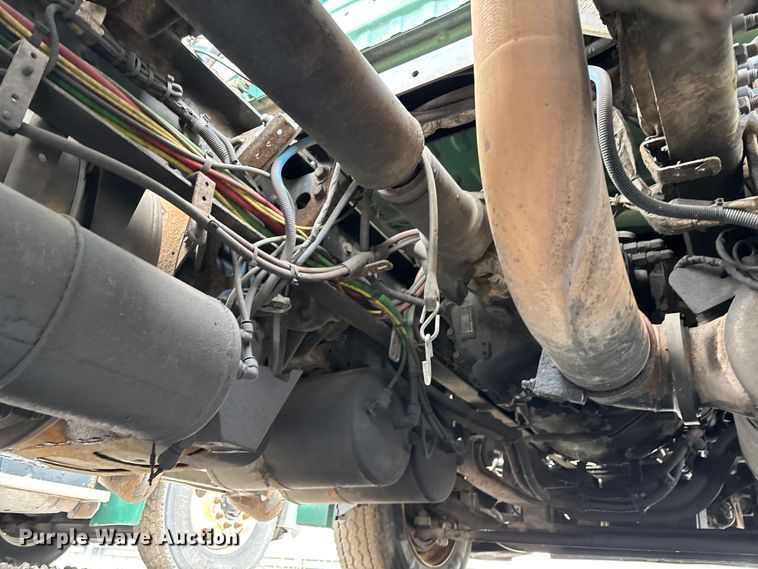 image for item YA2328 2017 Freightliner Cascadia 125 semi truck