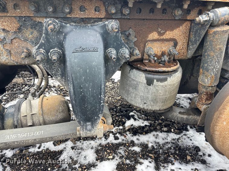 image for item YA2328 2017 Freightliner Cascadia 125 semi truck