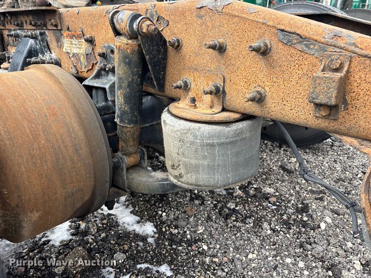 image for item YA2328 2017 Freightliner Cascadia 125 semi truck