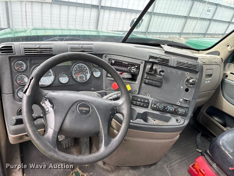 image for item YA2328 2017 Freightliner Cascadia 125 semi truck