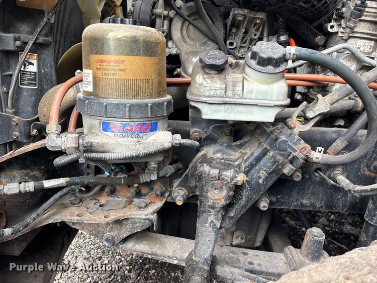 image for item YA2328 2017 Freightliner Cascadia 125 semi truck