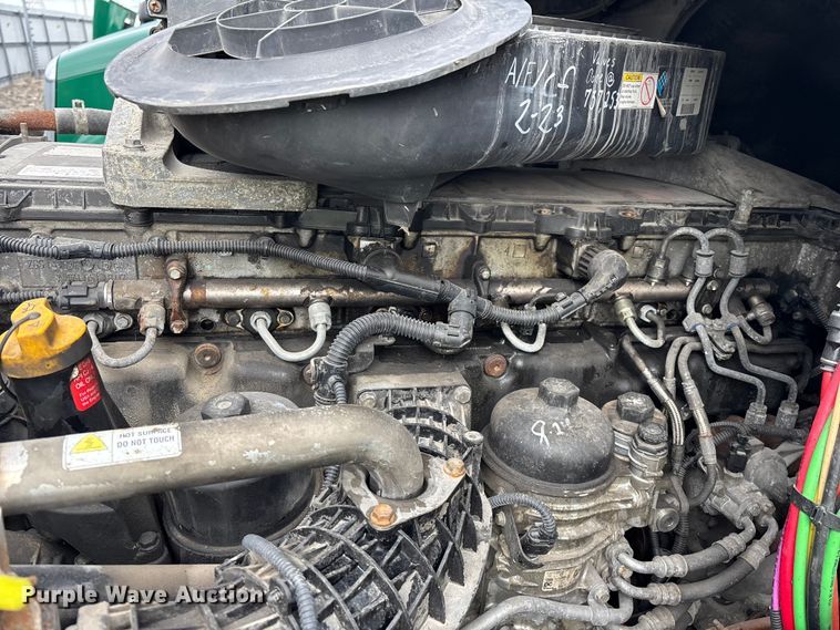 image for item YA2328 2017 Freightliner Cascadia 125 semi truck