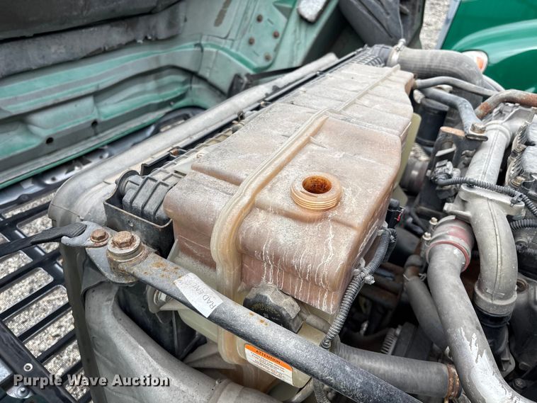 image for item YA2328 2017 Freightliner Cascadia 125 semi truck