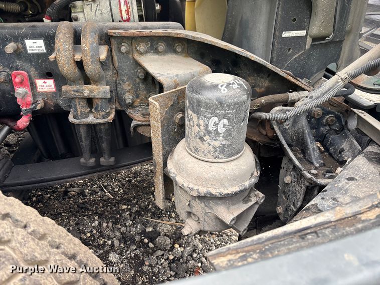 image for item YA2328 2017 Freightliner Cascadia 125 semi truck