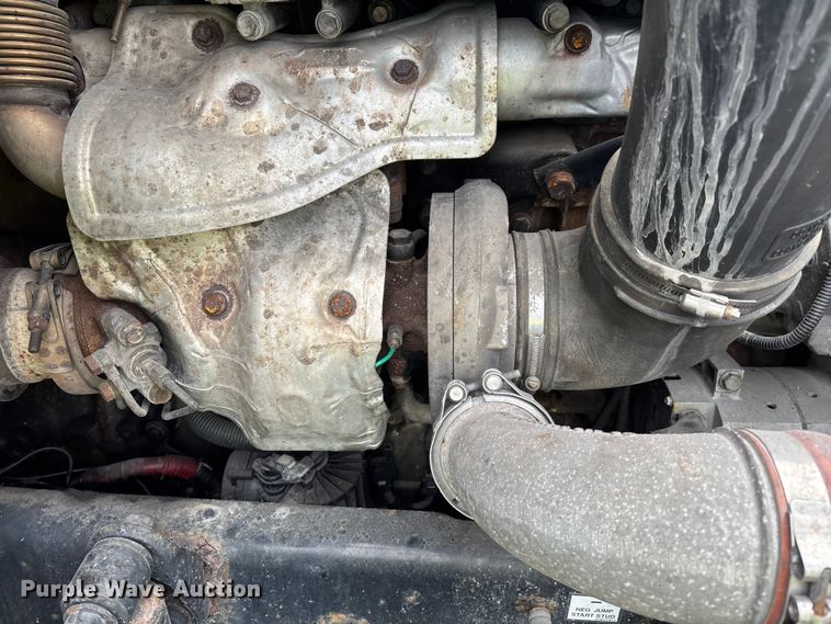 image for item YA2328 2017 Freightliner Cascadia 125 semi truck