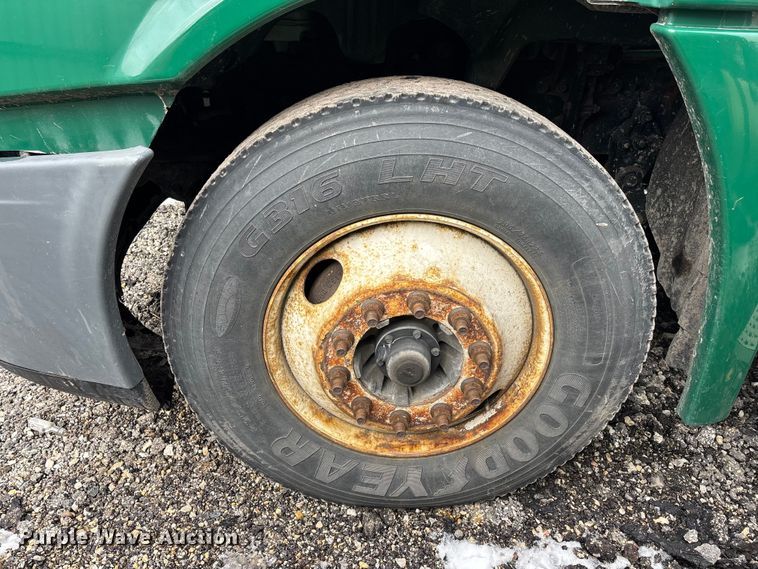 image for item YA2328 2017 Freightliner Cascadia 125 semi truck