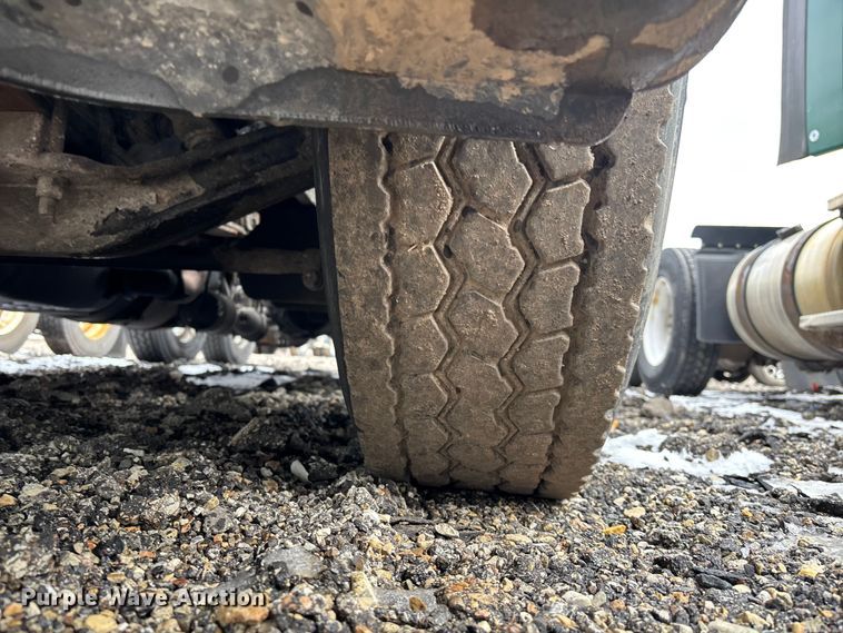 image for item YA2328 2017 Freightliner Cascadia 125 semi truck