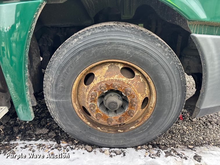 image for item YA2328 2017 Freightliner Cascadia 125 semi truck