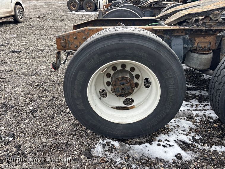 image for item YA2328 2017 Freightliner Cascadia 125 semi truck