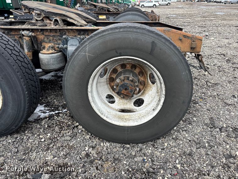 image for item YA2328 2017 Freightliner Cascadia 125 semi truck