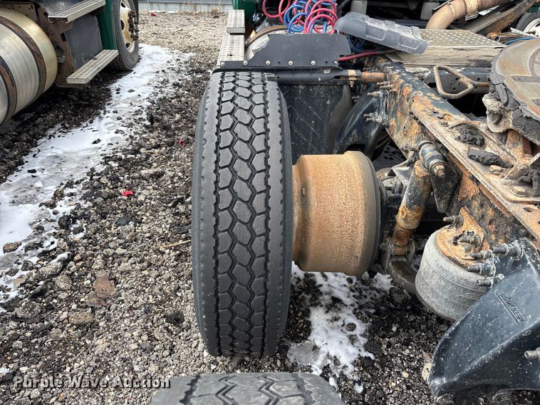 image for item YA2328 2017 Freightliner Cascadia 125 semi truck