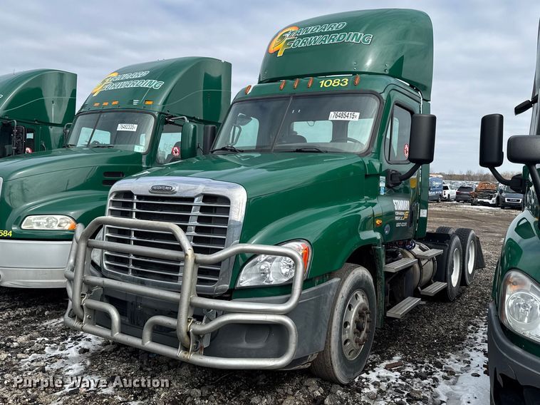 image for item YA2329 2017 Freightliner Cascadia 125 semi truck