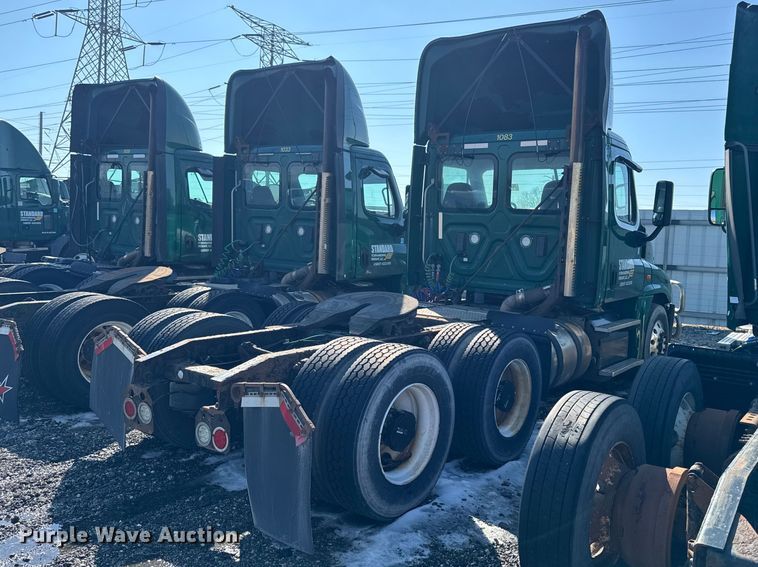 image for item YA2329 2017 Freightliner Cascadia 125 semi truck