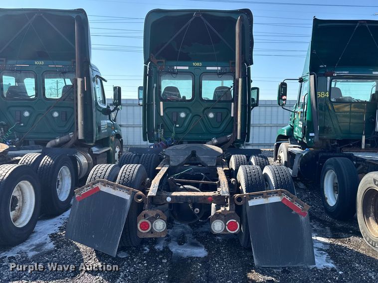 image for item YA2329 2017 Freightliner Cascadia 125 semi truck