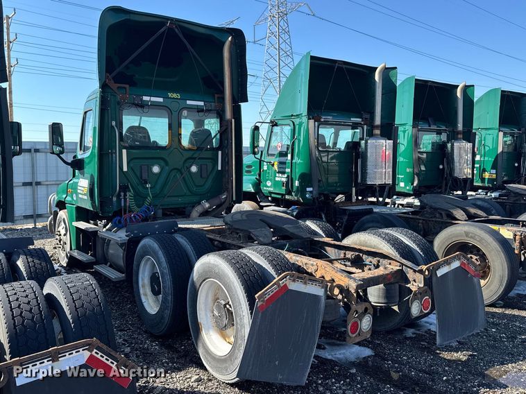 image for item YA2329 2017 Freightliner Cascadia 125 semi truck