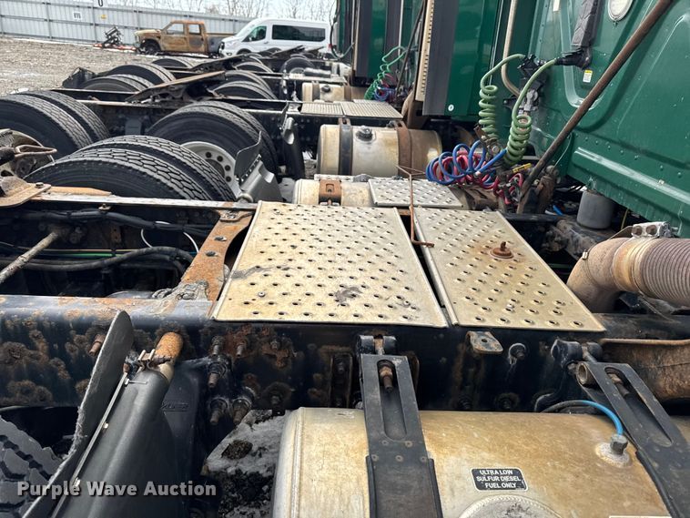 image for item YA2329 2017 Freightliner Cascadia 125 semi truck