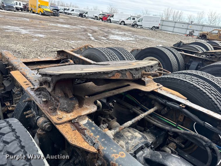 image for item YA2329 2017 Freightliner Cascadia 125 semi truck