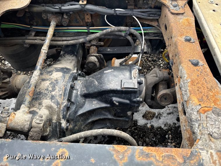 image for item YA2329 2017 Freightliner Cascadia 125 semi truck