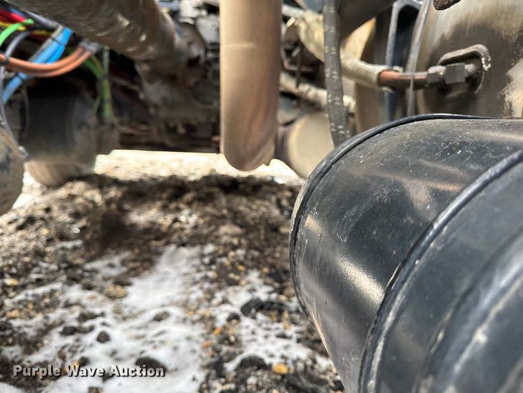 image for item YA2329 2017 Freightliner Cascadia 125 semi truck